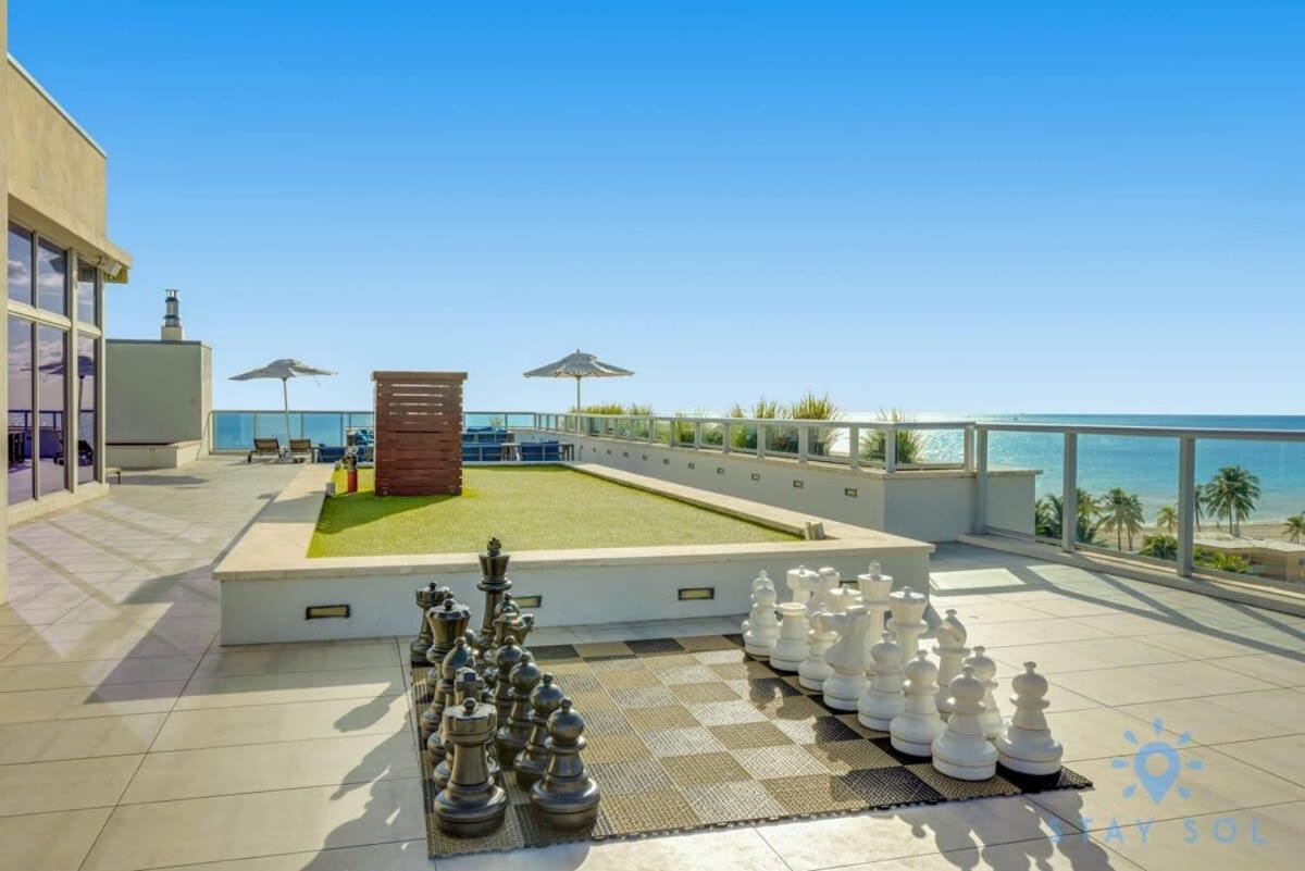 Beachfront Condo Resort - ROOFTOP POOL Hollywood Esterno foto